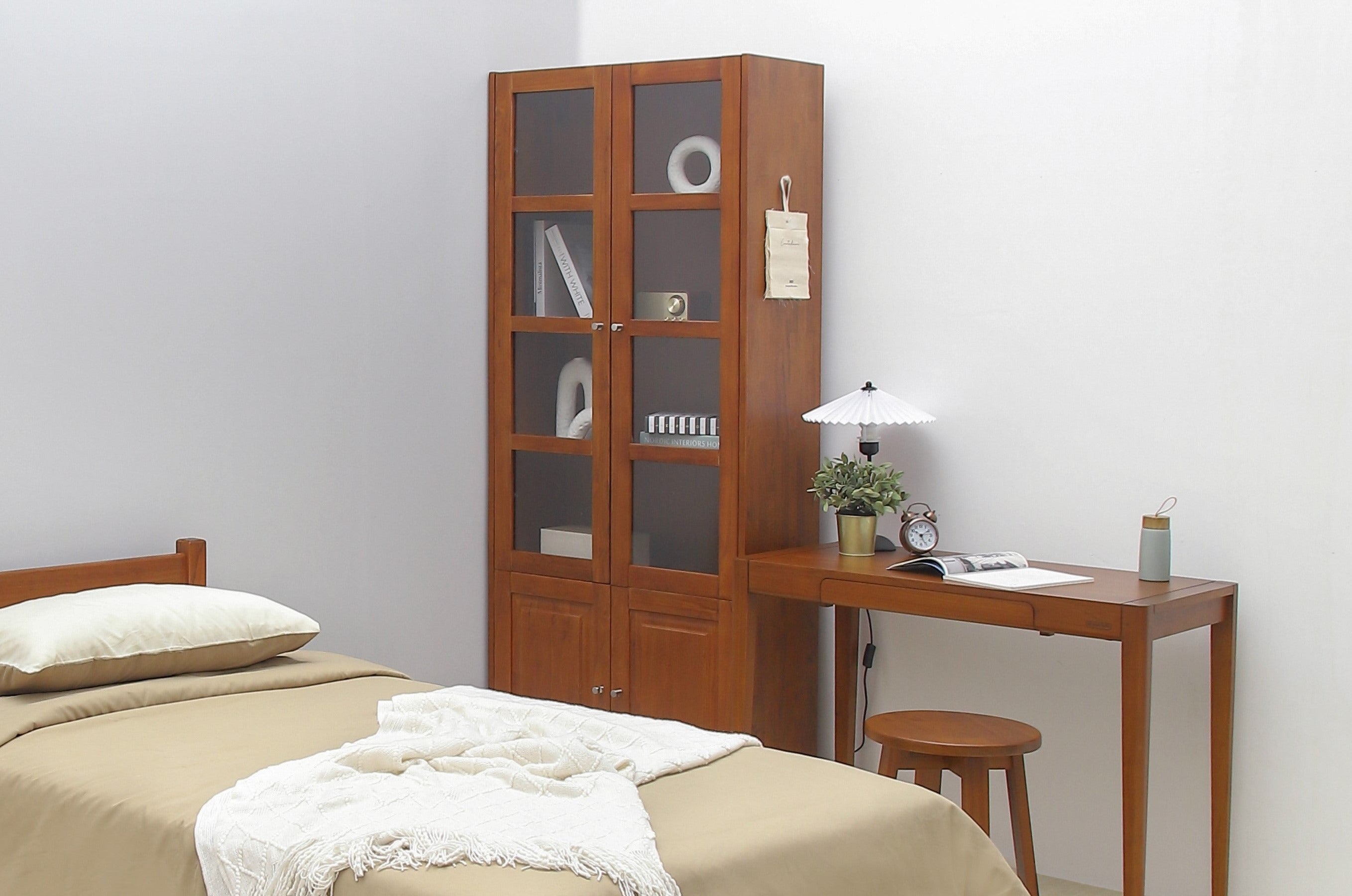 HYLLA BOOKSHELF (WITH GLASS DOOR)
