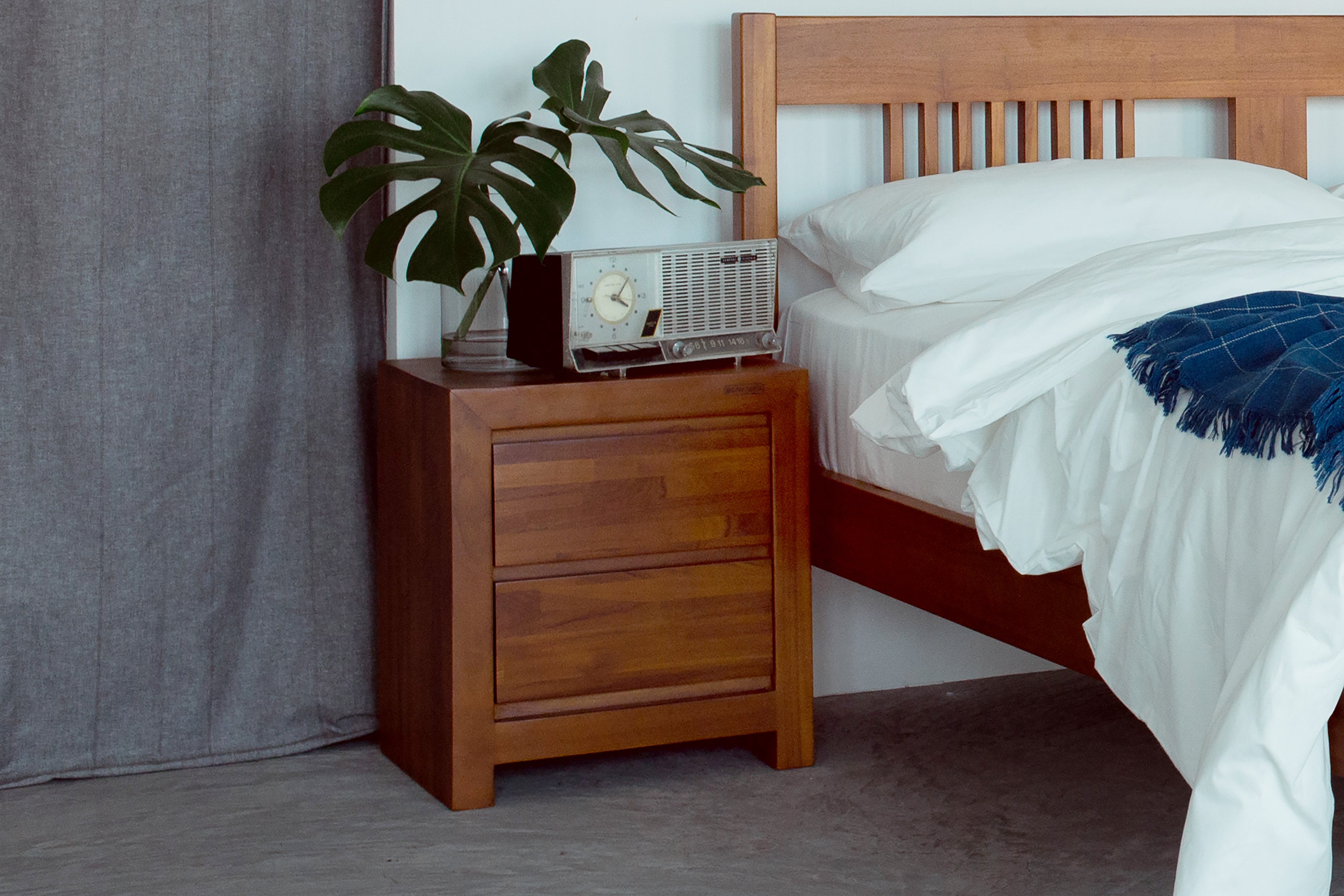 KUBE BEDSIDE TABLE