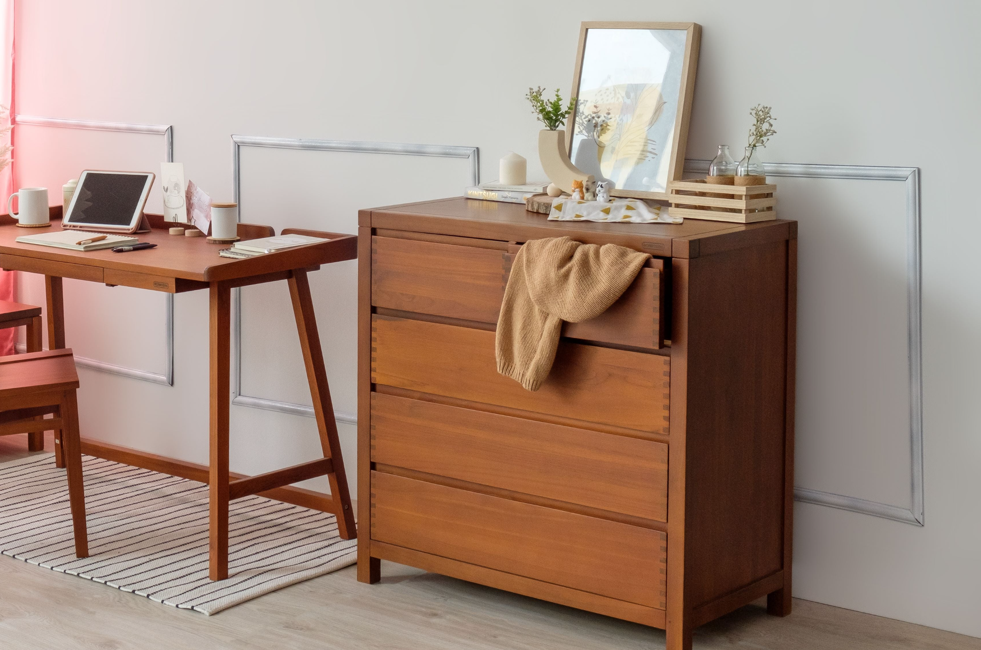 FISKE CHEST OF 5 DRAWERS