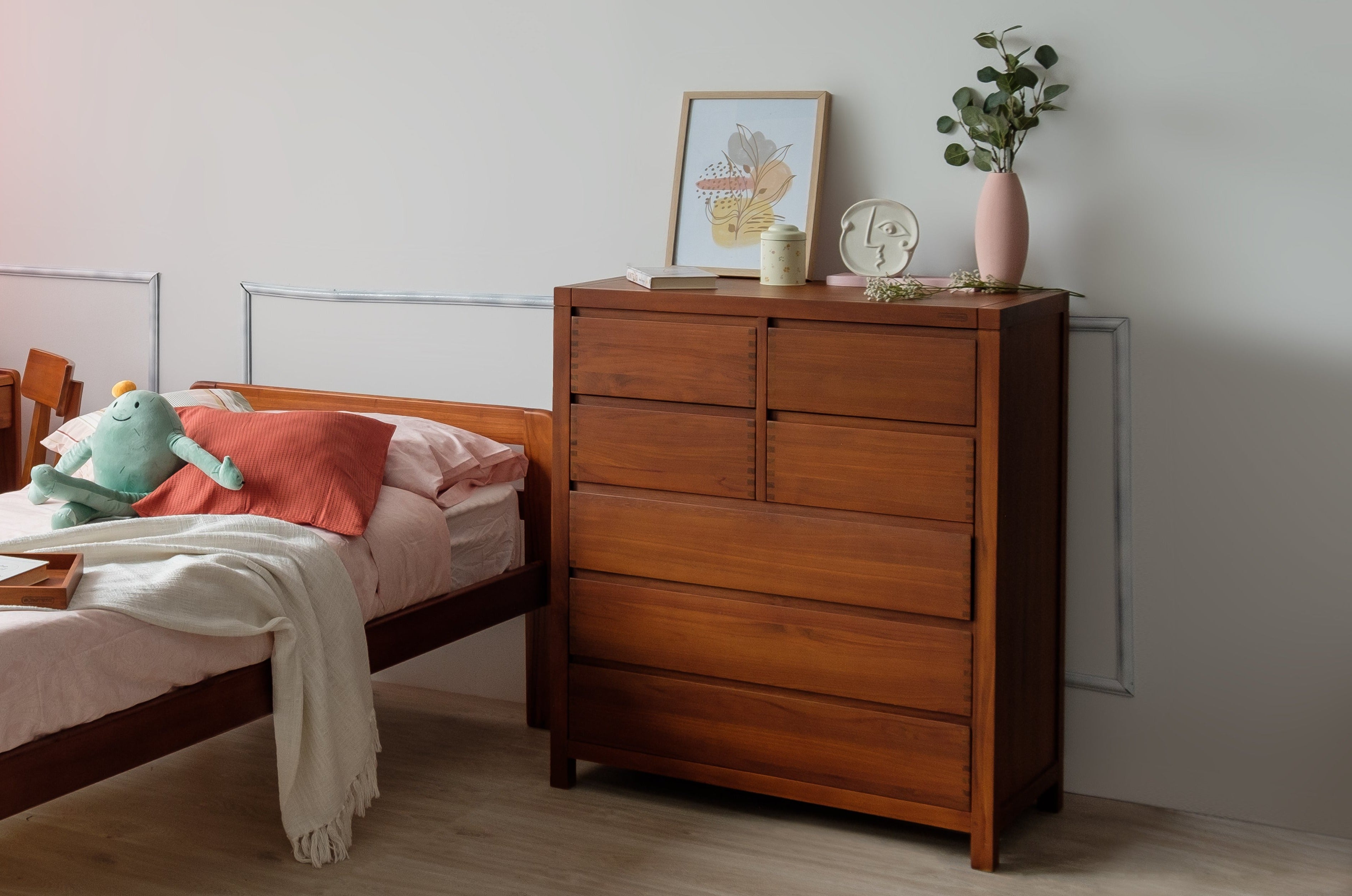 FISKE CHEST OF 7 DRAWERS