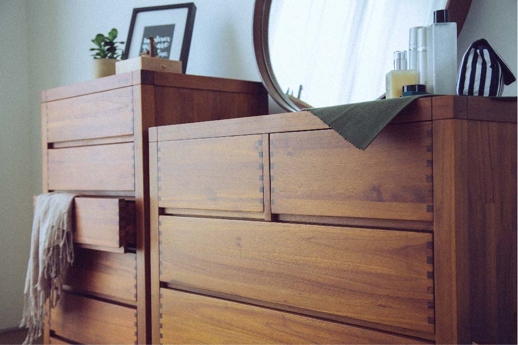 FISKE CHEST OF 5 DRAWERS