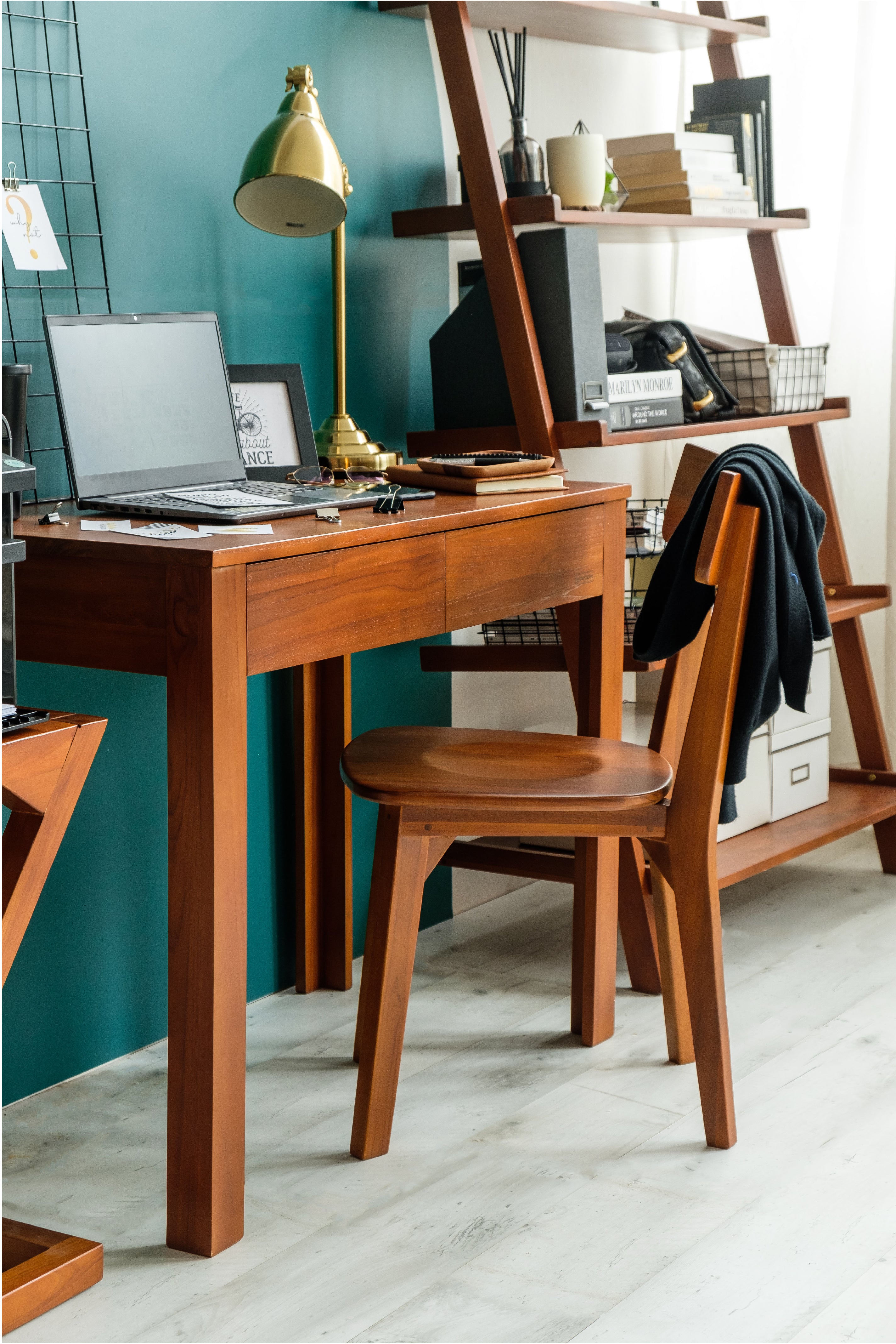 KONTUR CHAIR