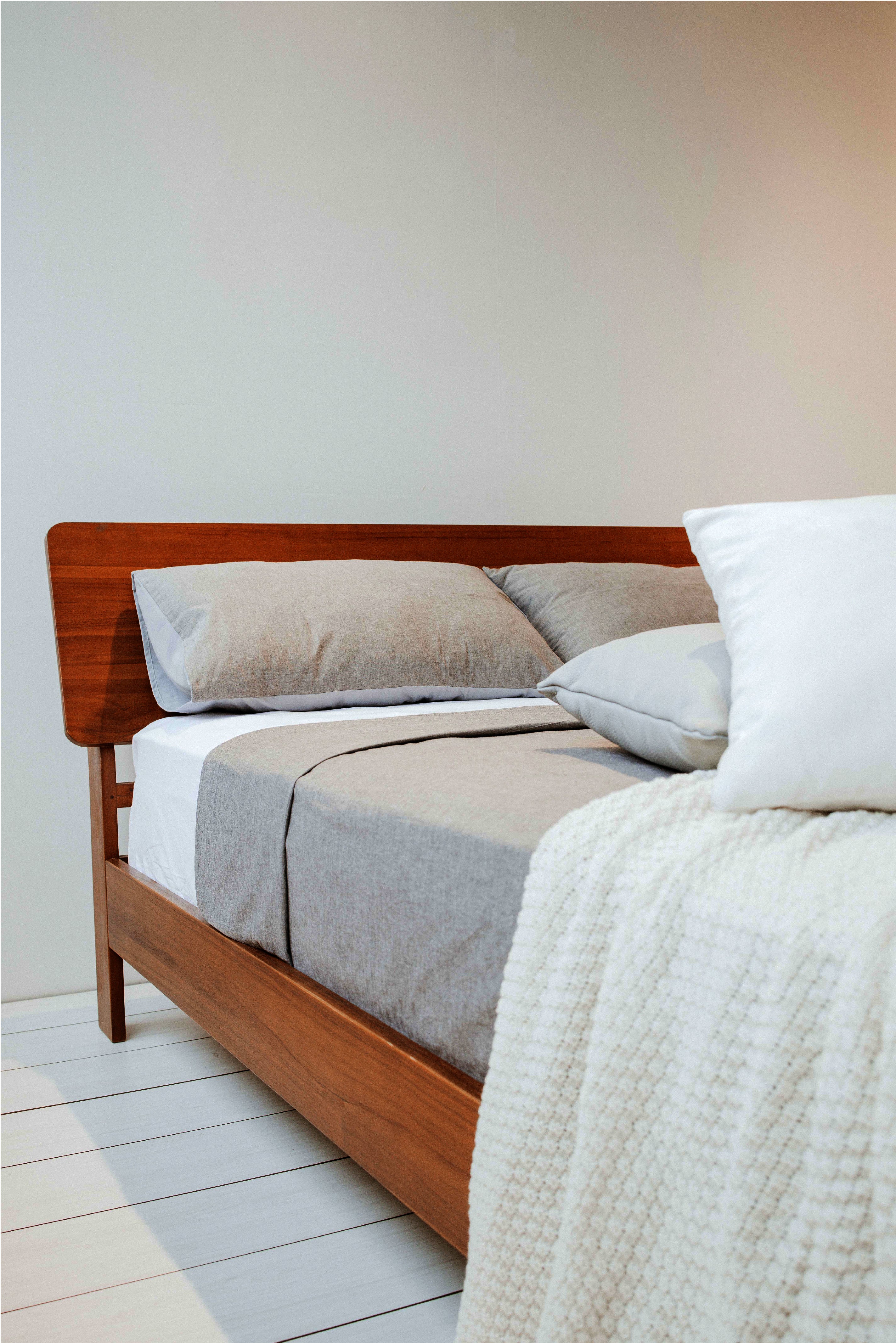 LEN 5FT QUEEN BED FRAME