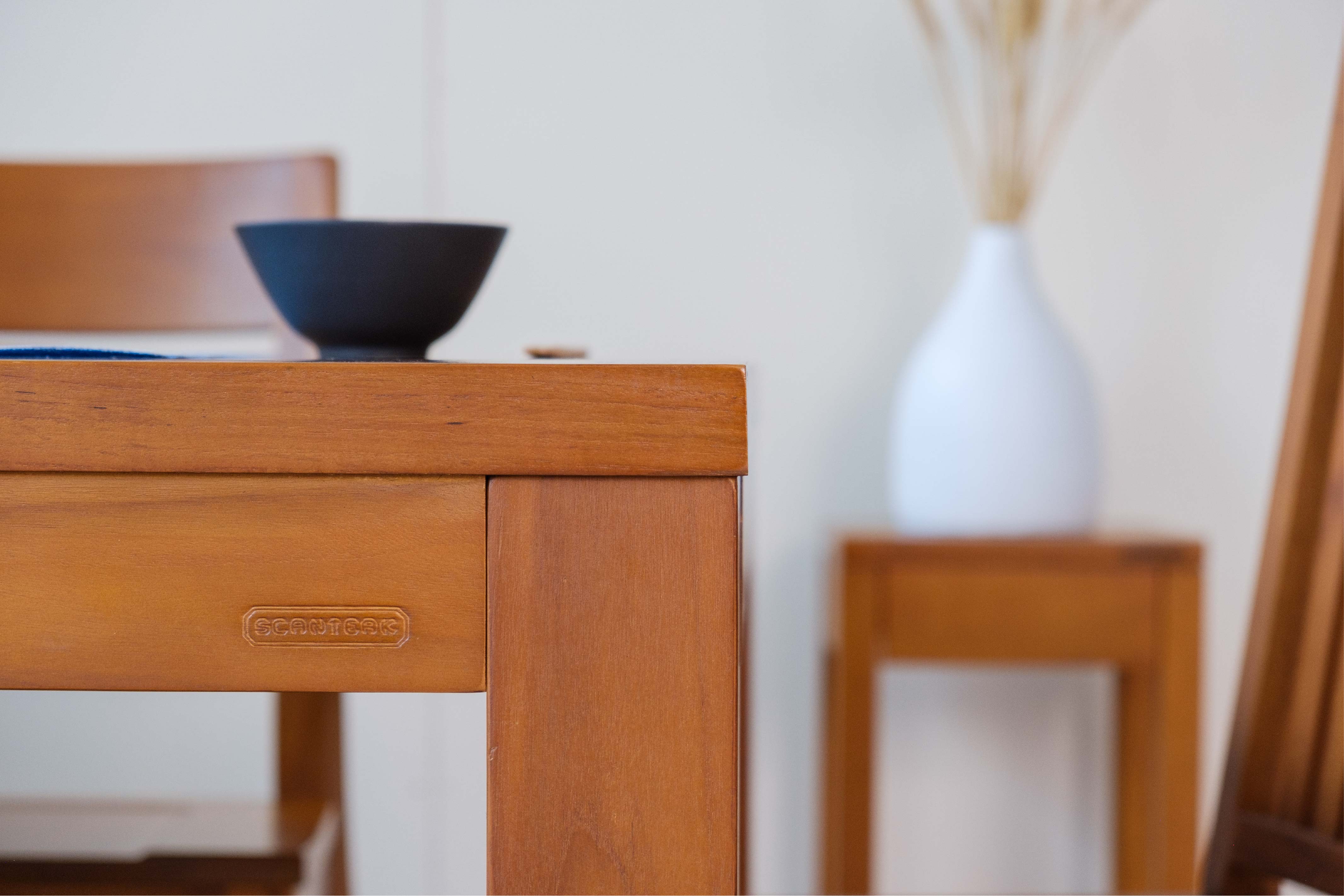 LOIS 135CM DINING TABLE