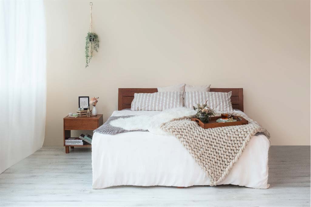 RINGA BEDSIDE TABLE